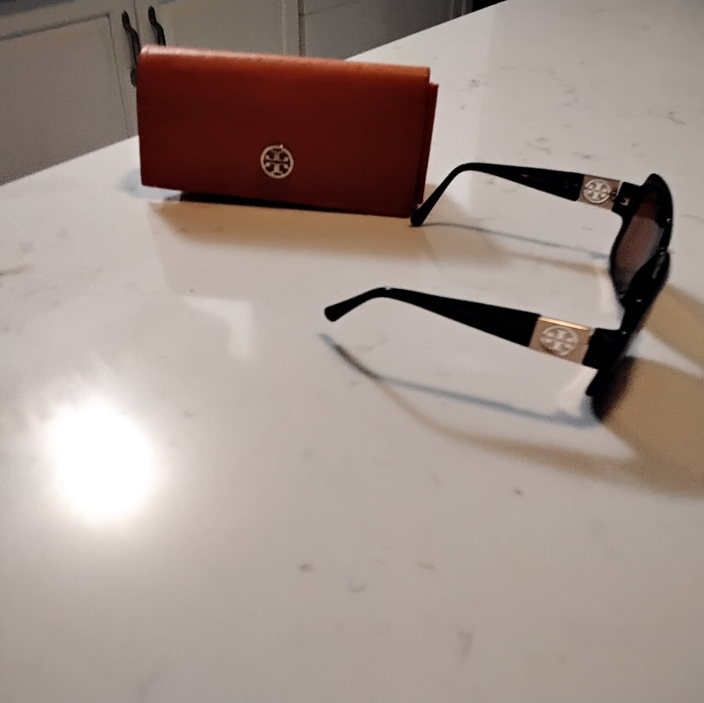 TORY BURCH SUNGLASSES AND CASE